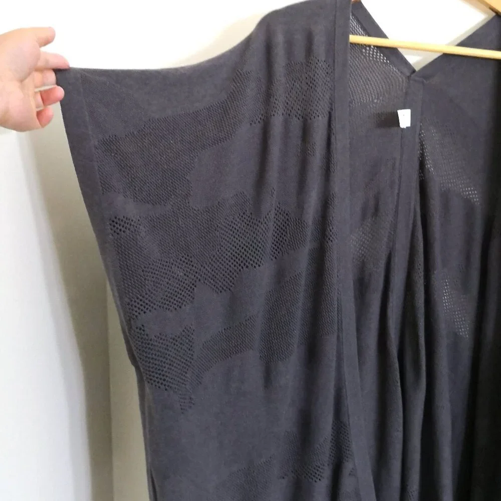Like New Lululemon Light Wrap Heathered‎ Moonwalk One Size